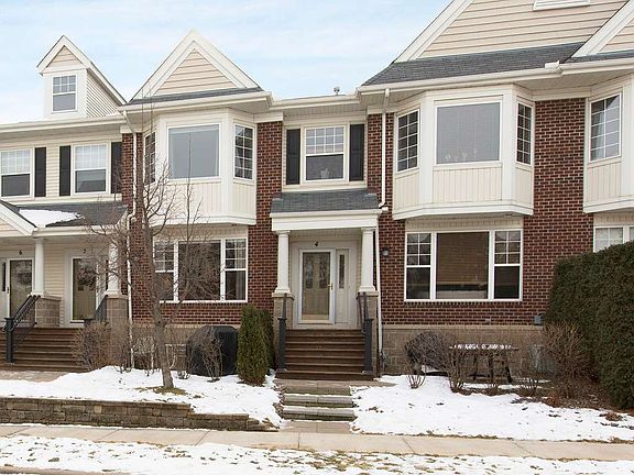 3rd image of 13905 53rd Ave N APT 405