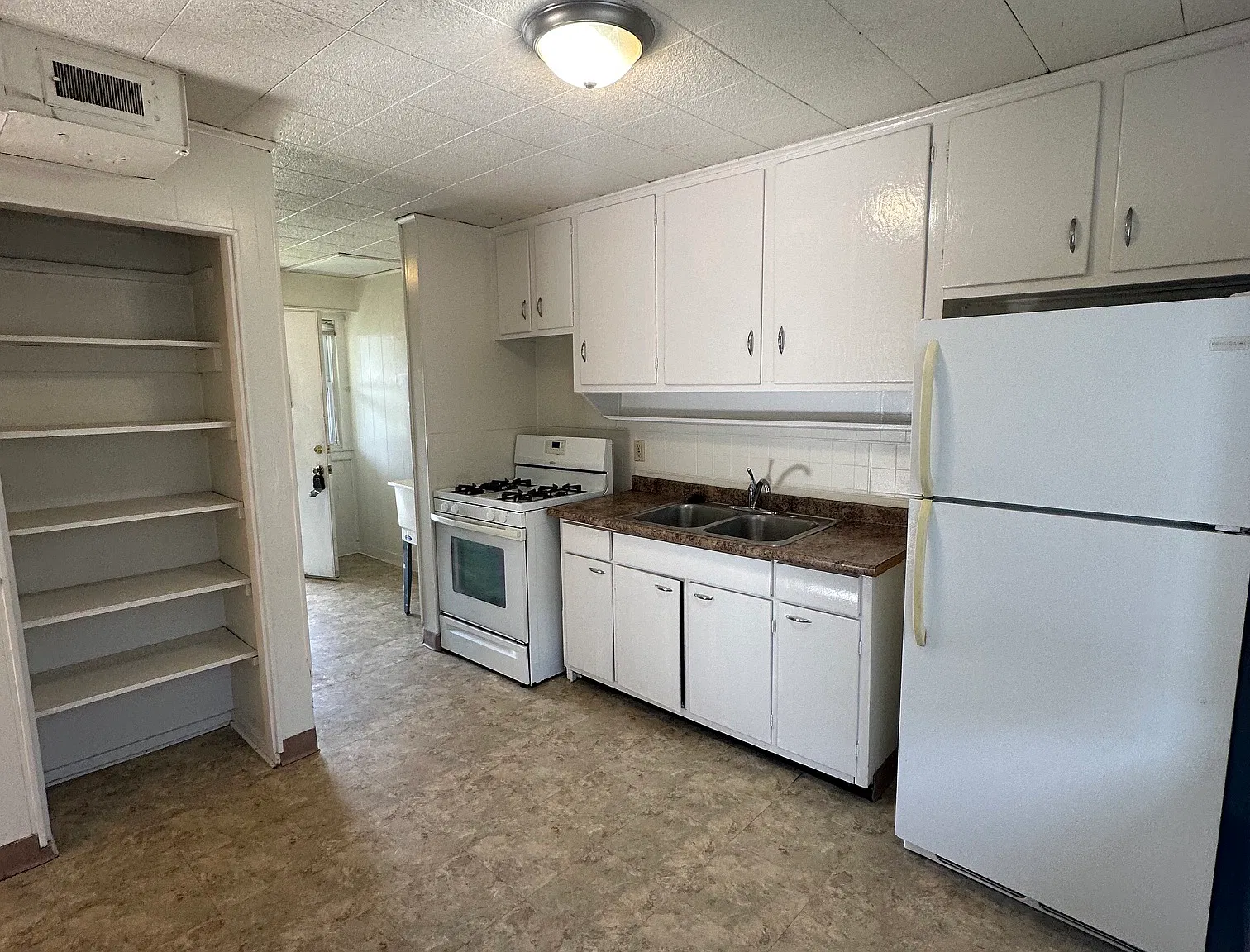 2 bed, 900 sqft, $1,200 — Photo 4