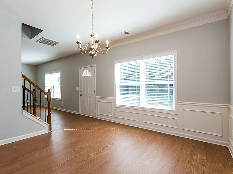 98 Mercer Ln — Photo 2