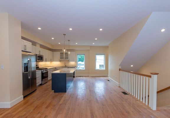 5th image of 118-120 Tremont St #118
