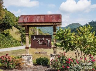 16 Sunset Falls Dr, Clyde, NC 28721