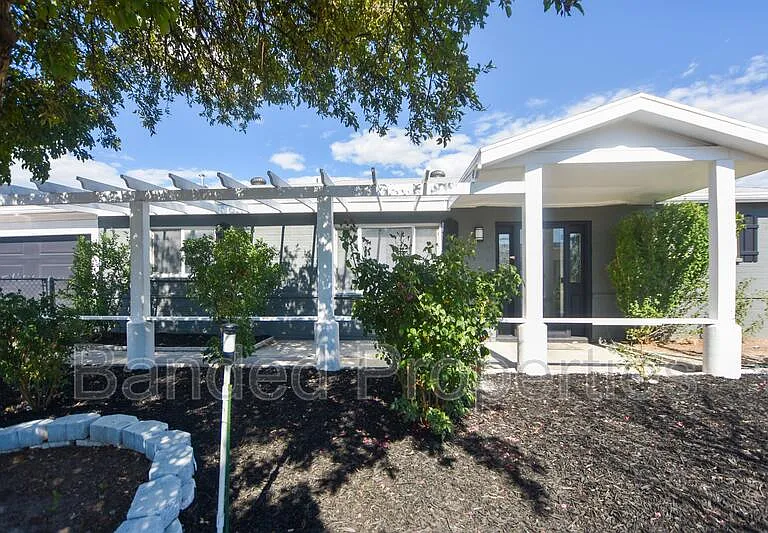 5155 S 4660 W — Photo 2