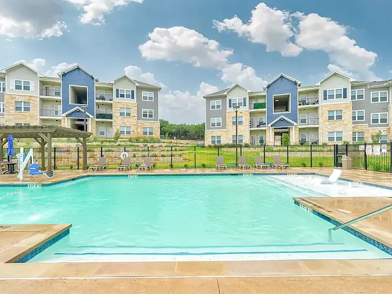 Crosswinds Apartment Homes — Photo 2