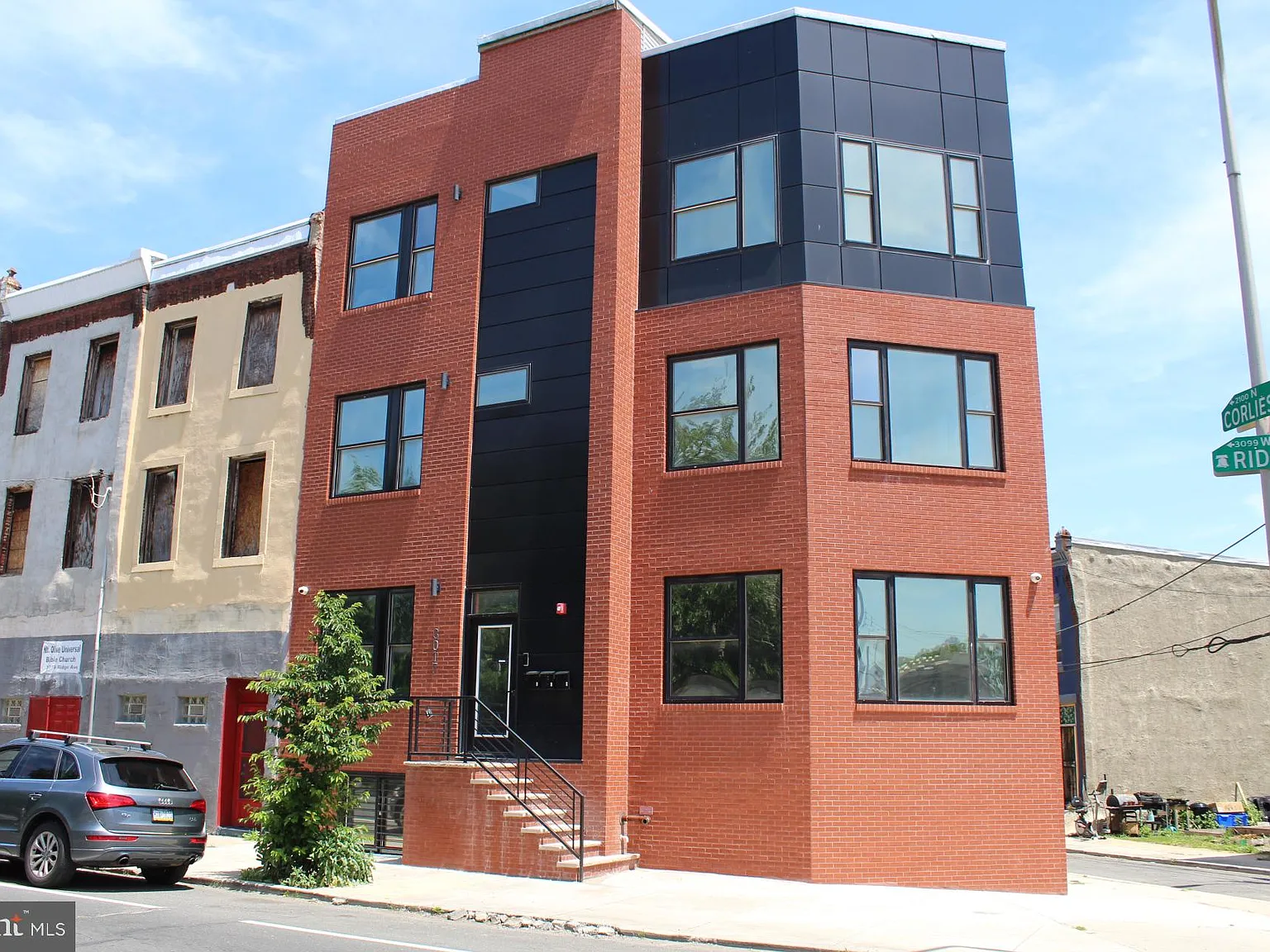3 bed, 2200 sqft, $2,500 — Photo 2