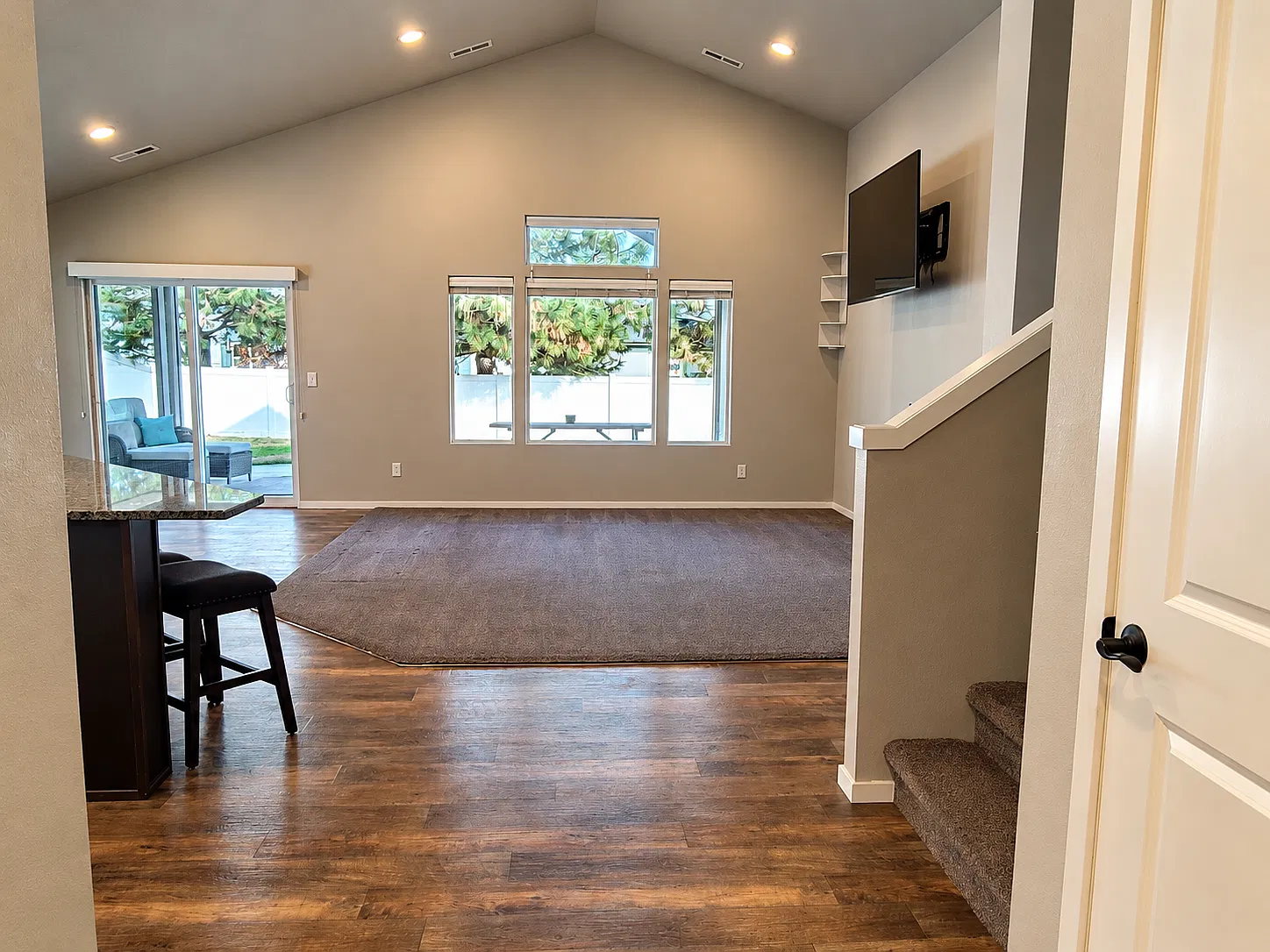 4 bed, 2372 sqft, $3,195 — Photo 4