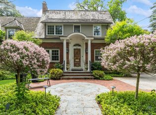 621 E Prospect Ave, Lake Bluff, IL 60044