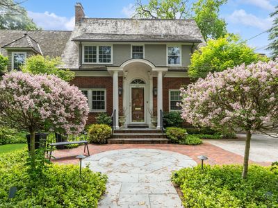 621 E Prospect Ave, Lake Bluff, IL, 60044