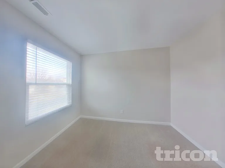 1048 Silverberry St — Photo 10