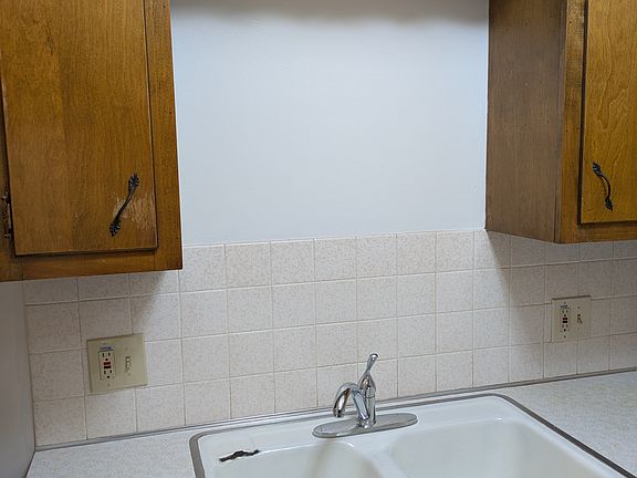 4th image of 67 E Woodsdale Ave