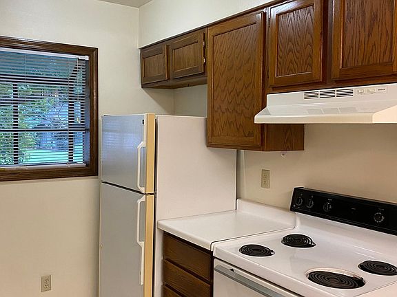 Kitchen with Stove, Fridge and Garden Window