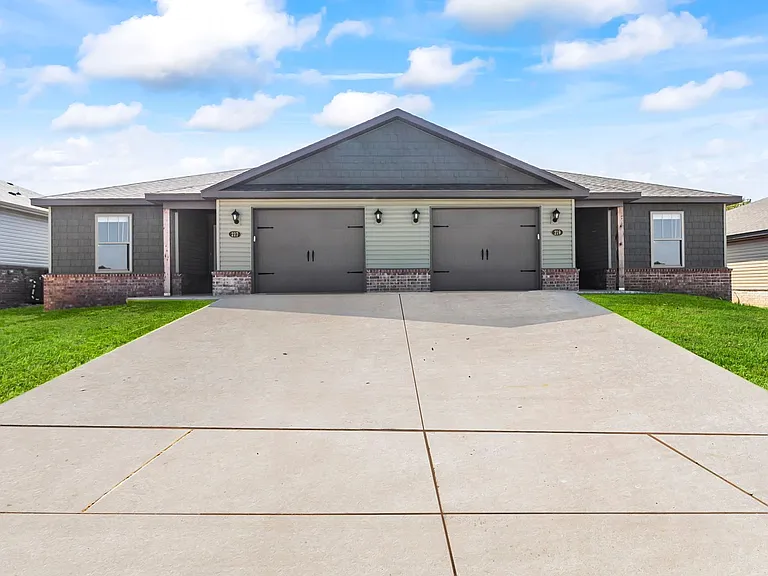 Now Leasing: 2,3, & 4-Bedroom Duplexes at Woodward Park with Attached GarageApply Today! — Photo 33
