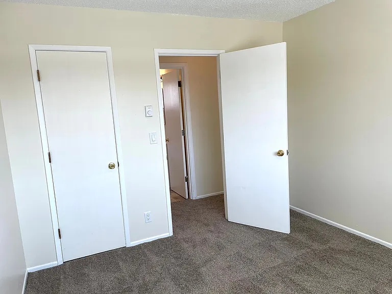 C2402 - Maple Court Apartments — Photo 65