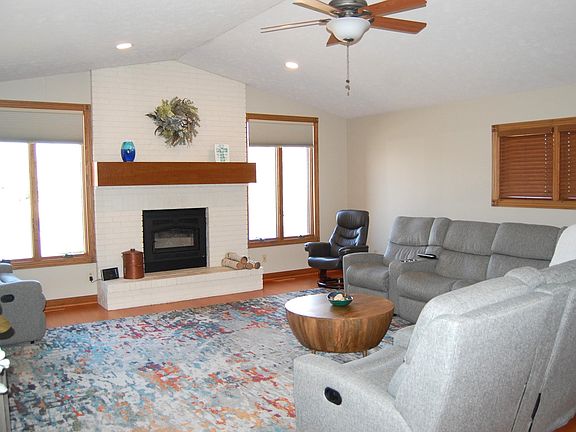 5th image of 312 Huron Dr