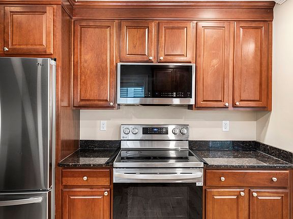 5th image of 8 High St APT B1