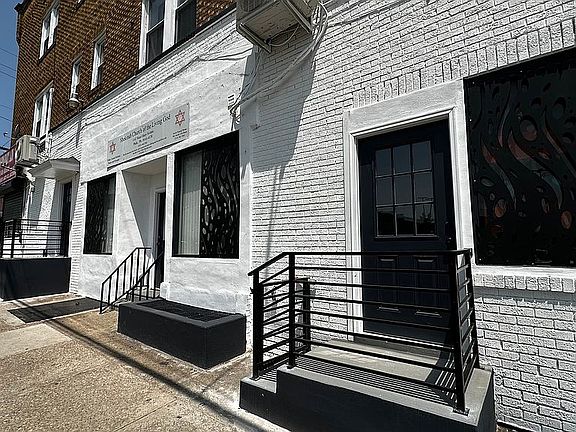 5th image of 1147 W Olney Ave #4