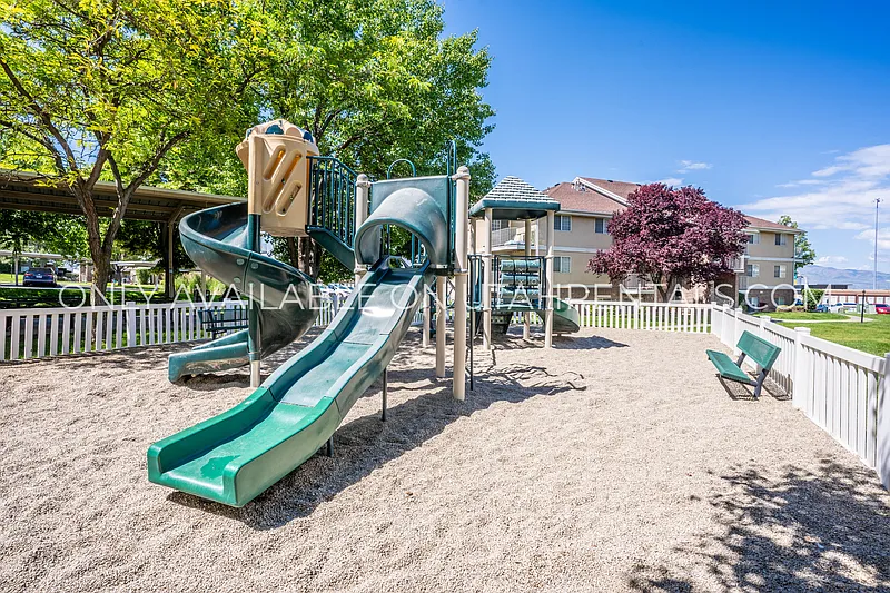 3 bed, 2.0 bath, 969 sqft, $1,650 — Photo 3