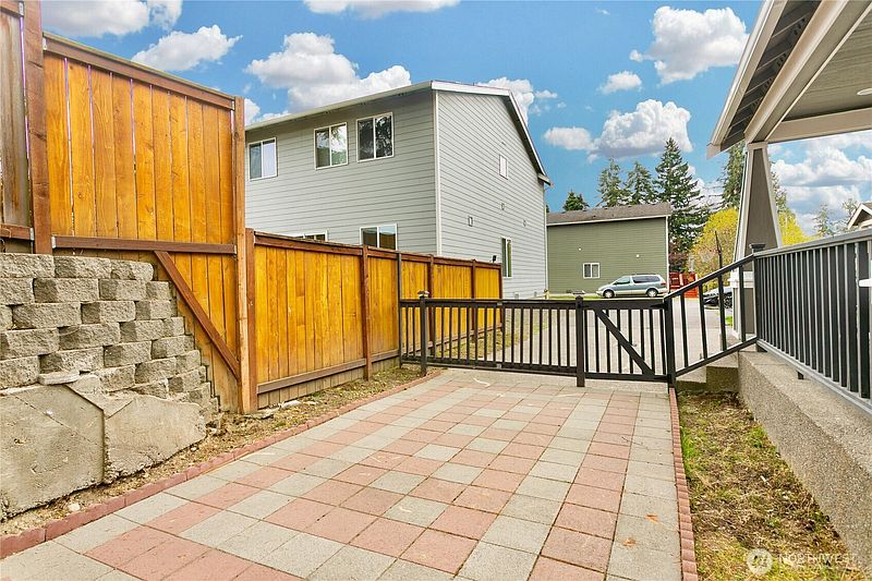 4th image of 4333 S 52nd Street