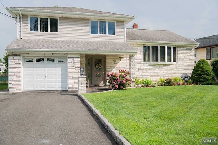 1st image of 17 Barbara Dr
