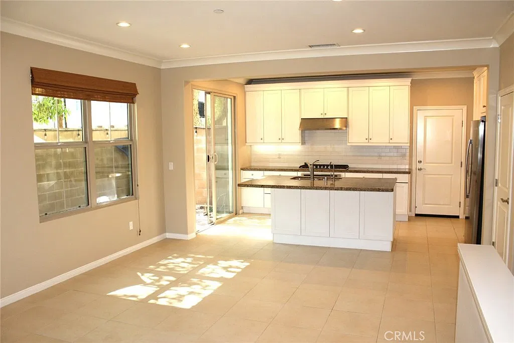 3 bed, 1518 sqft, $4,650 — Photo 2
