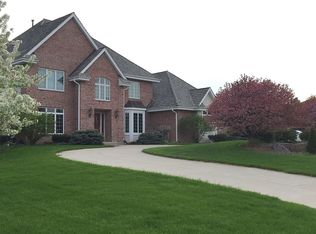 1817 E Bristlecone Dr, Hartland, WI 53029