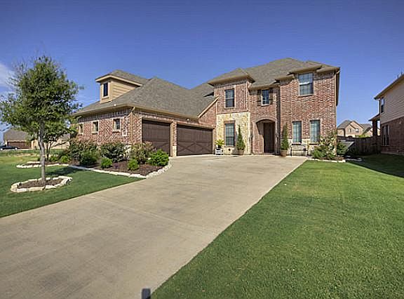3rd image of 206 Crestbrook Dr
