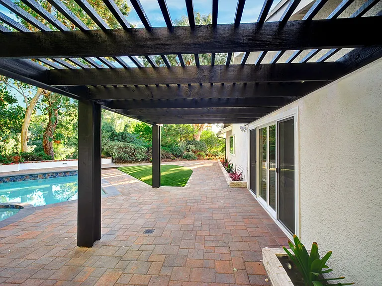 4732 Del Moreno Dr — Photo 30