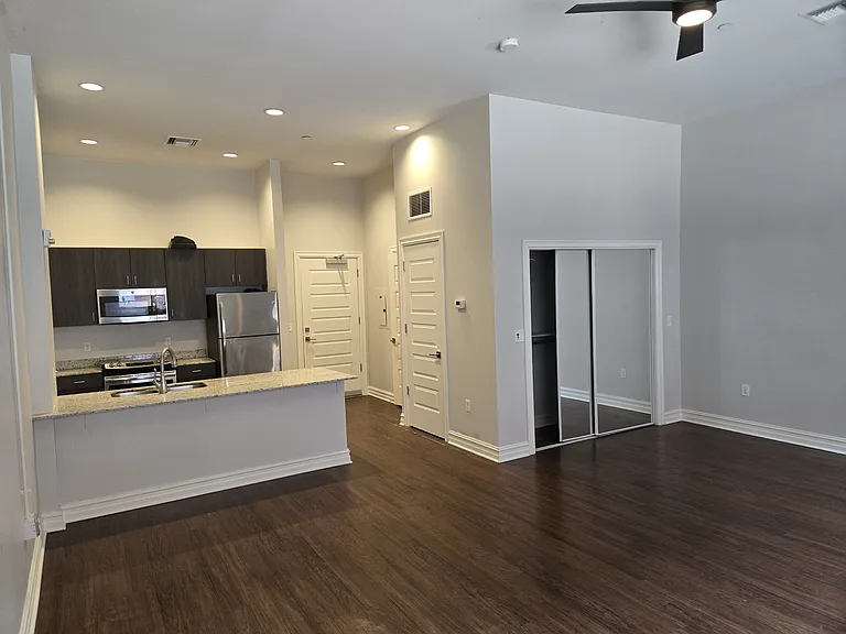 117 W 2nd St #101 — Photo 2