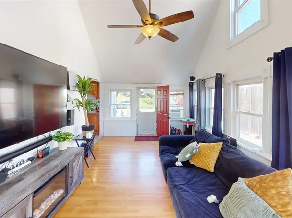 9 Orleans Ave, Salem, MA 01970