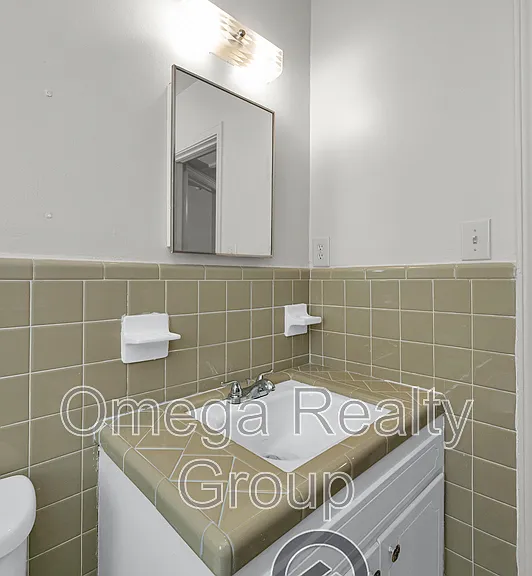 2020 High School Rd #H — Photo 16