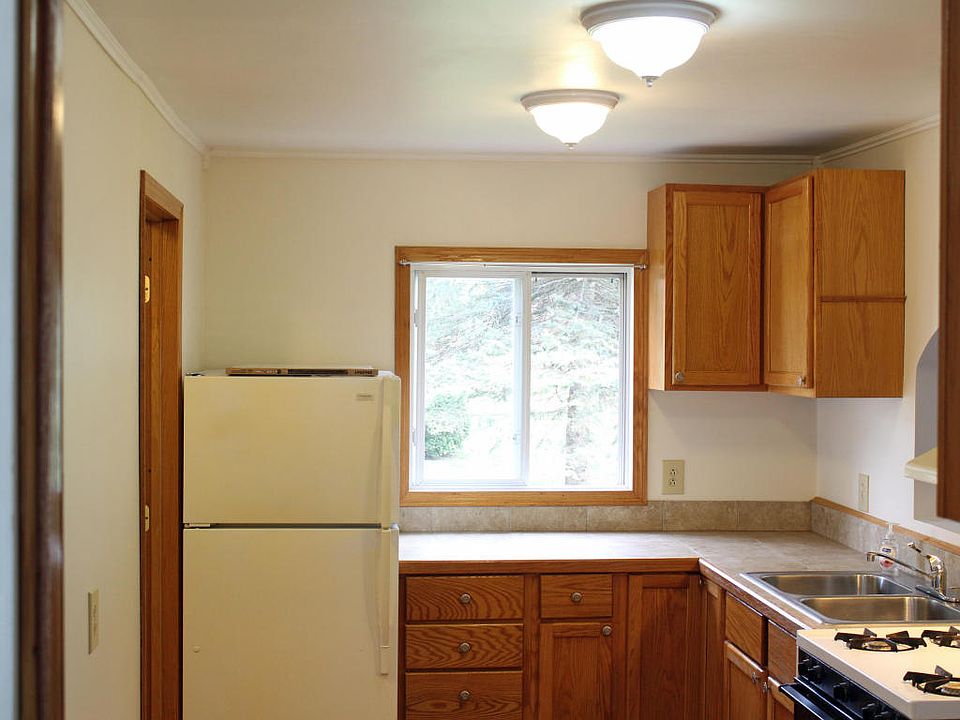 2nd image of 219 E Plainwell St