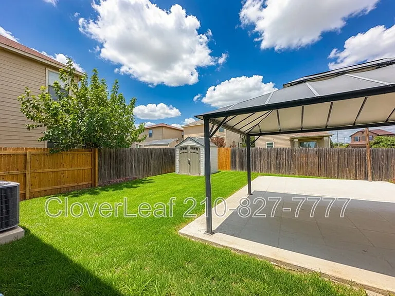 2606 Bluff Xing — Photo 44