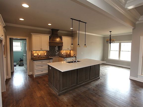 4th image of 650 Diamond Peak Dr