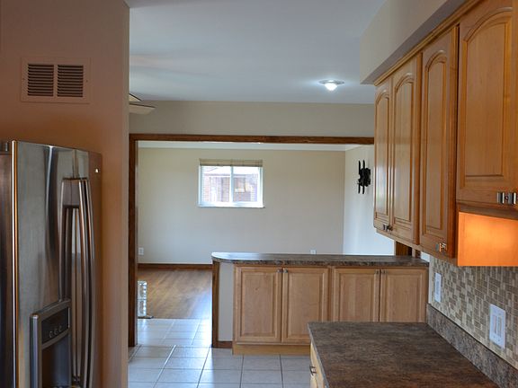5th image of 28253 Gilbert Dr