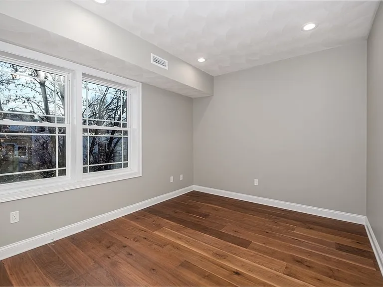 119-121 Addison St #5 — Photo 7