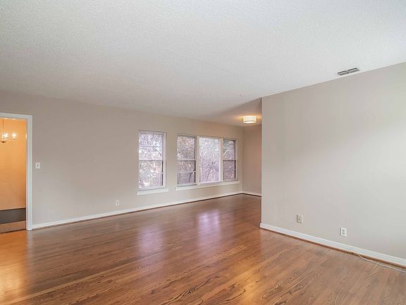 3rd image of 5039 Birchman Ave