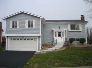 429 Independence Ln, Bolingbrook, IL 60440