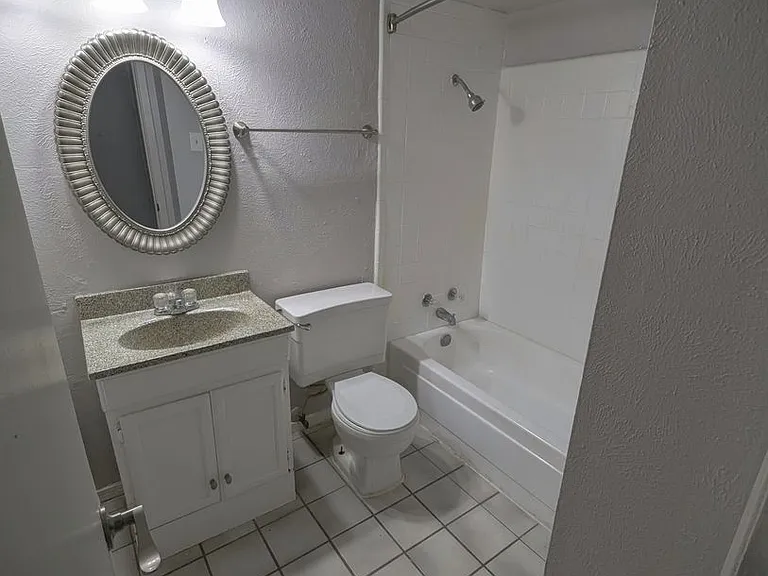 2428 Louise St #2505 — Photo 36