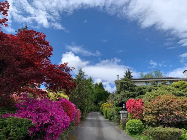 1263 Chartwell Pl, West Vancouver, BC V7S 2S2