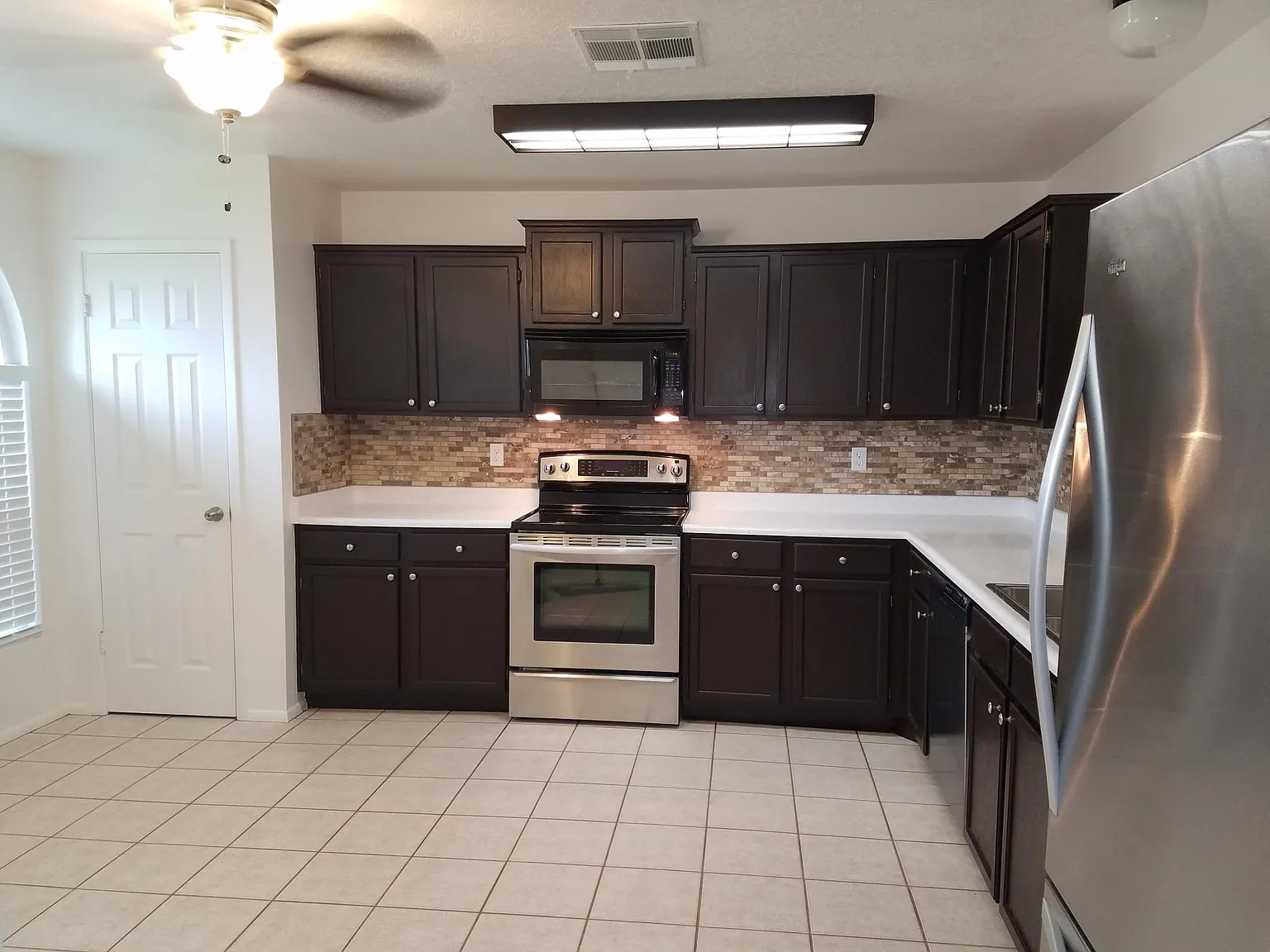 3 bed, 1577 sqft, $2,500 — Photo 3