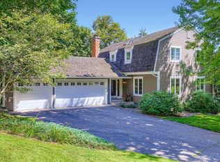 3900 Hillcrest Way, Deephaven, MN 55391