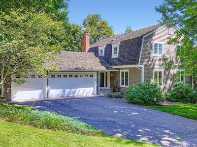 3900 Hillcrest Way, Deephaven, MN, 55391