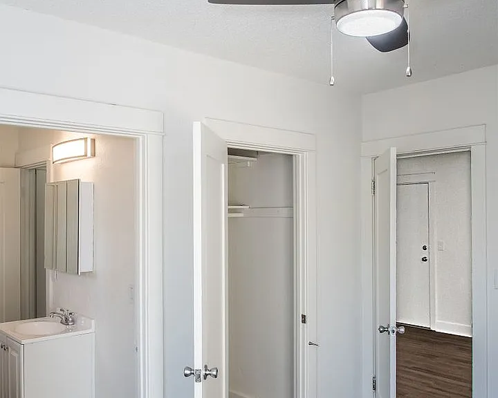1109 N Lake Ave — Photo 15