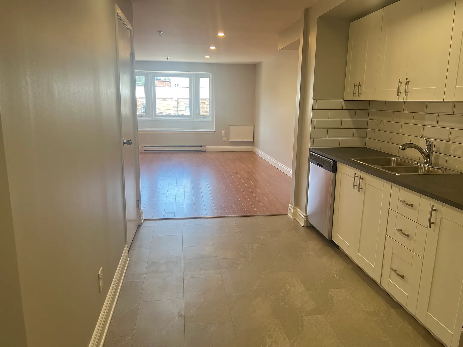 1475 Queen Street West — Photo 4