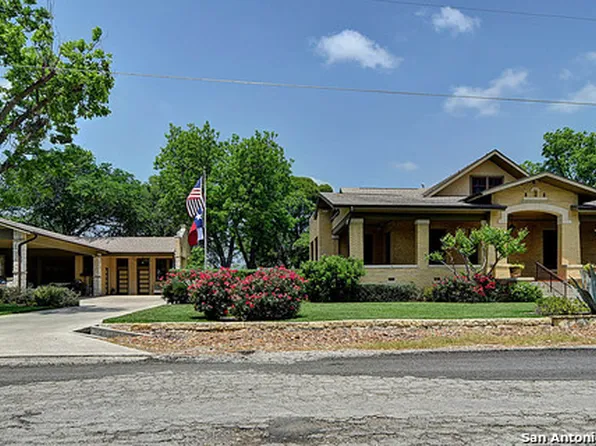 110 W Krueger St, Marion, TX 78124