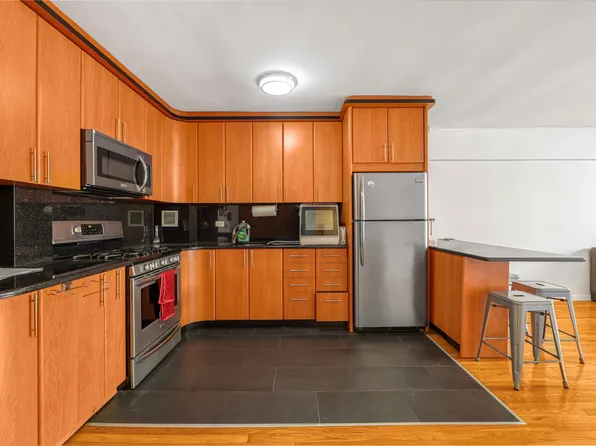 1625 Emmons Avenue image 5 of 15