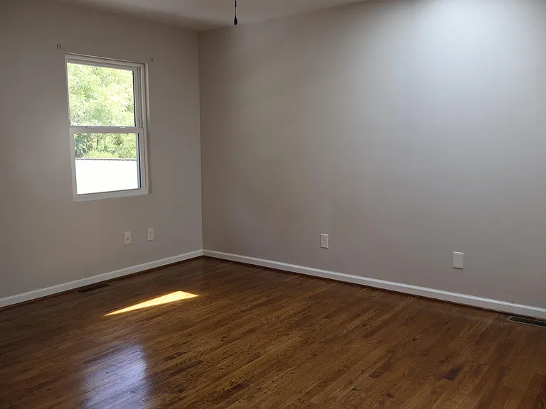 2033 E Main St — Photo 6
