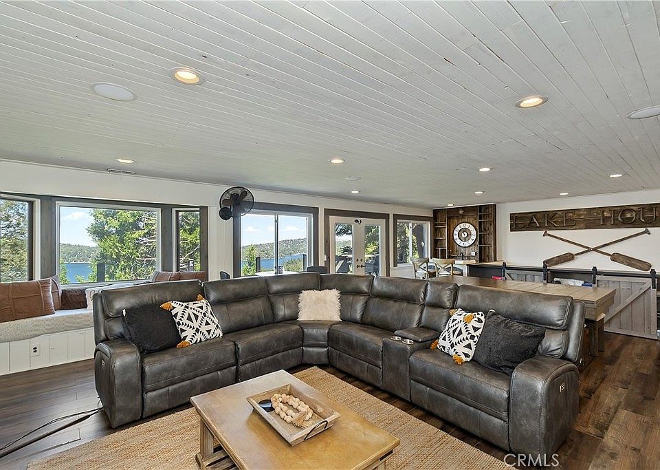 1st image of 533 Sunderland Ct