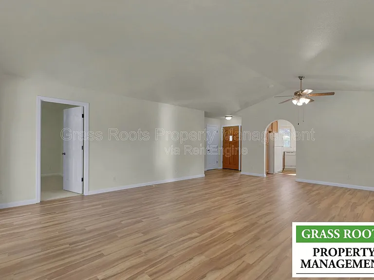 315 Vistamont Dr — Photo 8