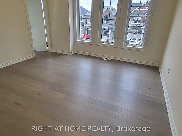 79 Eastman Dr N — Photo 15