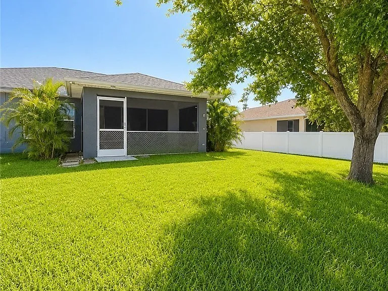 4118 NE 20th Pl — Photo 24
